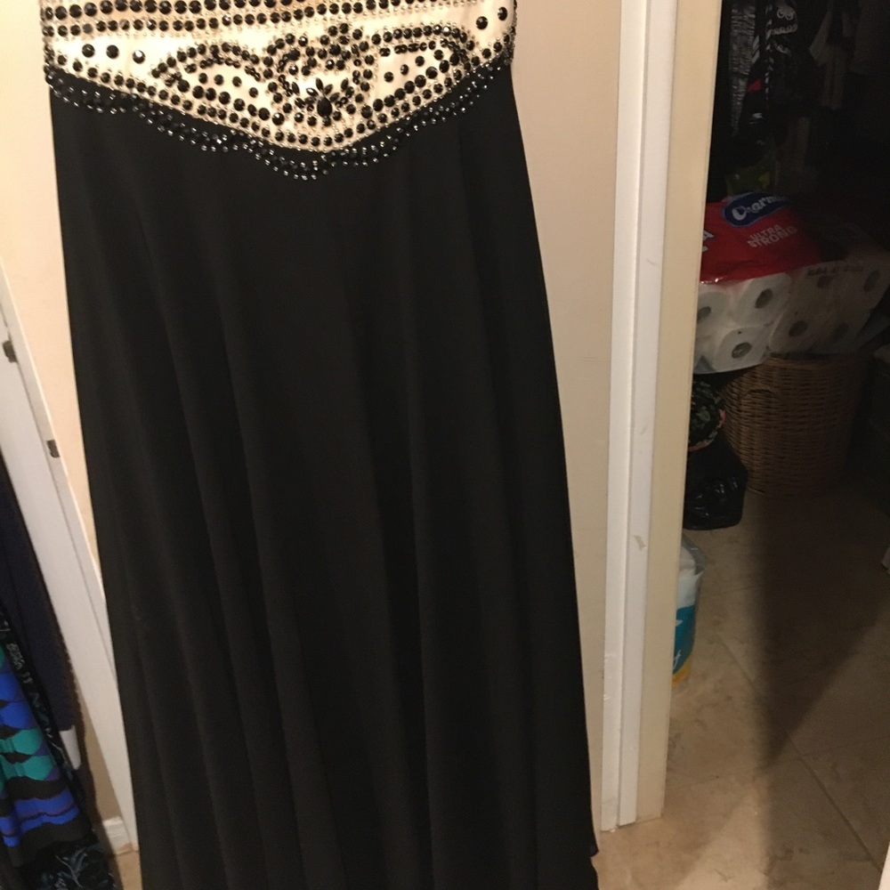 Dress - Picture 2 of 3